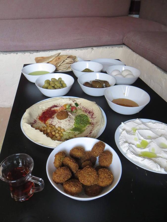 Petra Bedouin Bed And Breakfast Вади Муса Экстерьер фото