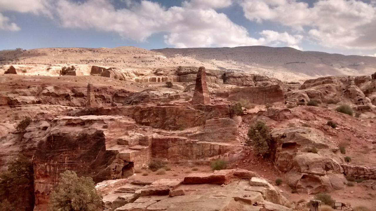Petra Bedouin Bed And Breakfast Вади Муса Экстерьер фото