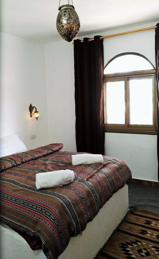 Petra Bedouin Bed And Breakfast Вади Муса Экстерьер фото
