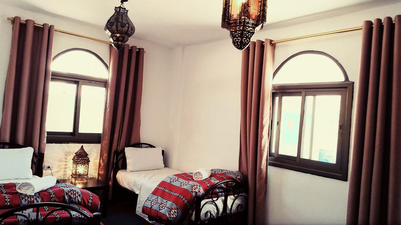 Petra Bedouin Bed And Breakfast Вади Муса Экстерьер фото