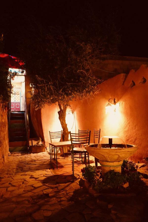 Petra Bedouin Bed And Breakfast Вади Муса Экстерьер фото